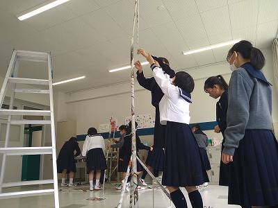 220518情報新聞紙タワー