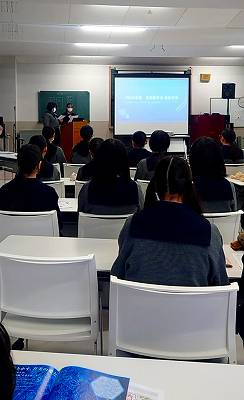 241125事前学習　学芸委員を中心に劇団四季や作品の魅力について学びました